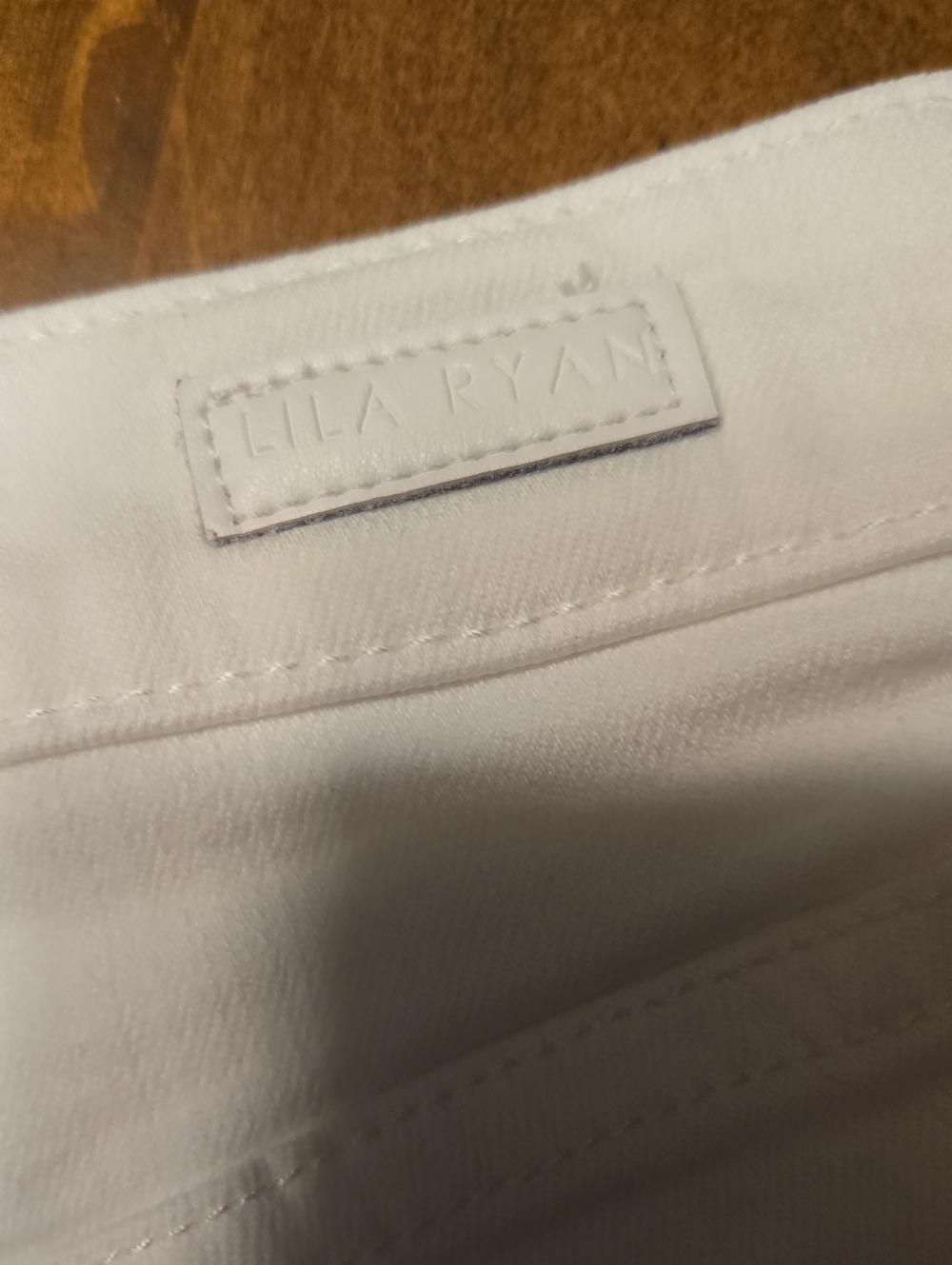 LILA RYAN White Cotton Stretch Jean Shorts 3" - Picture 3 of 4
